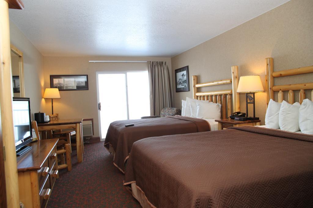 Bridge Vista Beach Hotel And Convention Center Mackinaw City Exterior foto